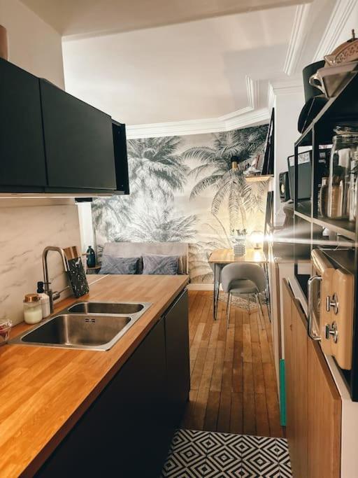 Cosy Quatier Gambetta Apartment Paris